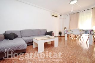 Etagenwohnung  Calle río vinalopó. Amplio, muy luminoso y exterior con garaje y balcón
