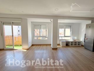 Appartement  Calle compos. matilde salvador. Reformado con 4 dormitorios y balcón