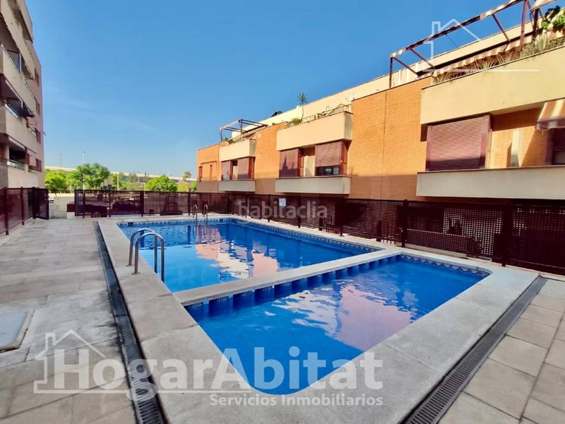 Foto 23b9ab23-7482-4aa5-867a-771649b1a077. Casa adosada precioso adosado en residencial con piscina, garaje y dos terrazas en Sagunt