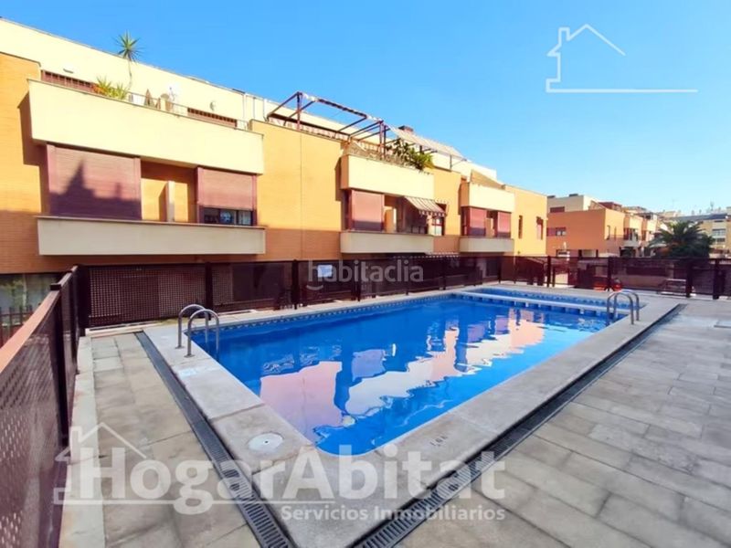 Foto 83200221-b5d4-4128-8442-93b531823b85. Casa adosada precioso adosado en residencial con piscina, garaje y dos terrazas en Sagunt