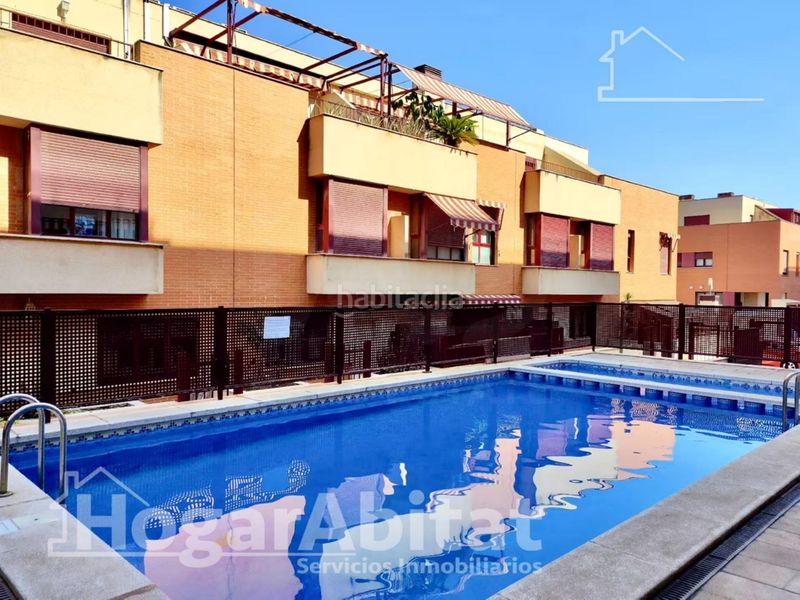 Foto bc6ad74f-9112-4576-89c8-27ad71f396dc. Casa adosada precioso adosado en residencial con piscina, garaje y dos terrazas en Sagunt