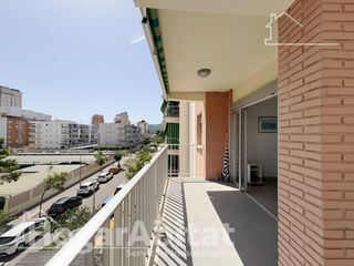 Appartement  Calle castella-la manxa de. Exterior con balcón y garaje cerrado a segunda linea de la playa