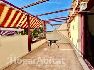 Reihenhaus  Calle amèrica. Precioso adosado en residencial con piscina, garaje y dos terraz