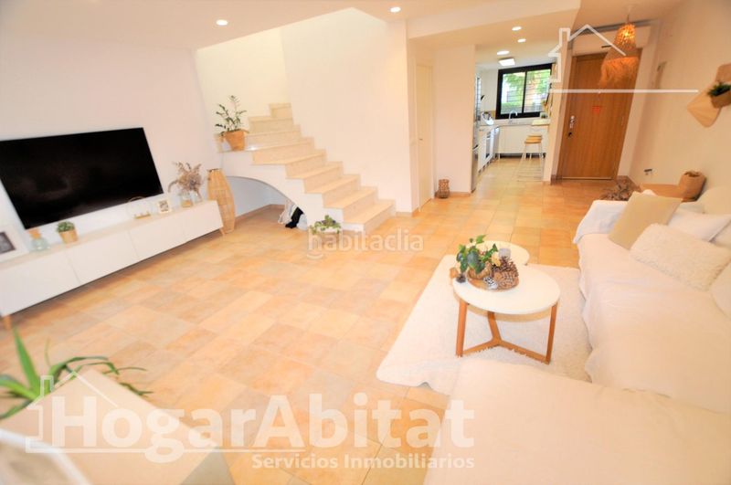 Foto 3d870adf-e67c-405b-8c77-076949a9eaec. Casa adosada gran adosado en residencial, sofisticado y luminoso con garaje y dos terrazas en San Antonio de Benagéber