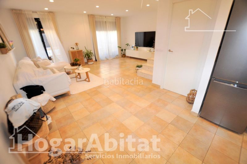 Foto 4bb144c2-0b7a-487d-8a4f-54c03fac5afb. Casa adosada gran adosado en residencial, sofisticado y luminoso con garaje y dos terrazas en San Antonio de Benagéber
