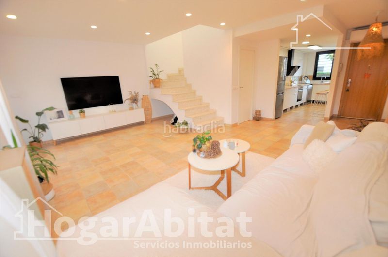 Foto 88cea5bc-2fde-49e7-93b0-fecdfbd9c5fe. Casa adosada gran adosado en residencial, sofisticado y luminoso con garaje y dos terrazas en San Antonio de Benagéber