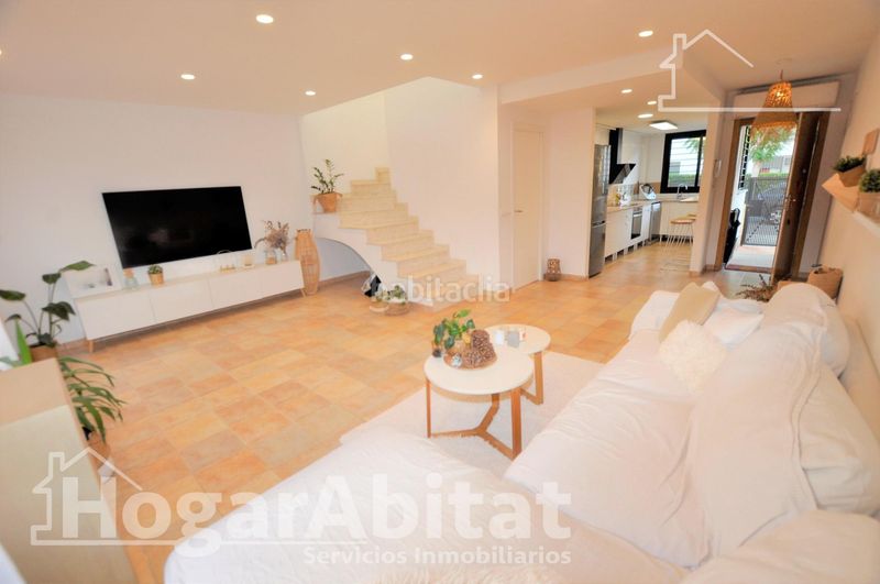 Foto a1596101-4352-483d-998d-a42adced07a9. Casa adosada gran adosado en residencial, sofisticado y luminoso con garaje y dos terrazas en San Antonio de Benagéber
