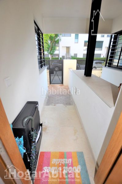Foto ab10ab86-8860-4226-82a7-60004aafc2f4. Casa adosada gran adosado en residencial, sofisticado y luminoso con garaje y dos terrazas en San Antonio de Benagéber