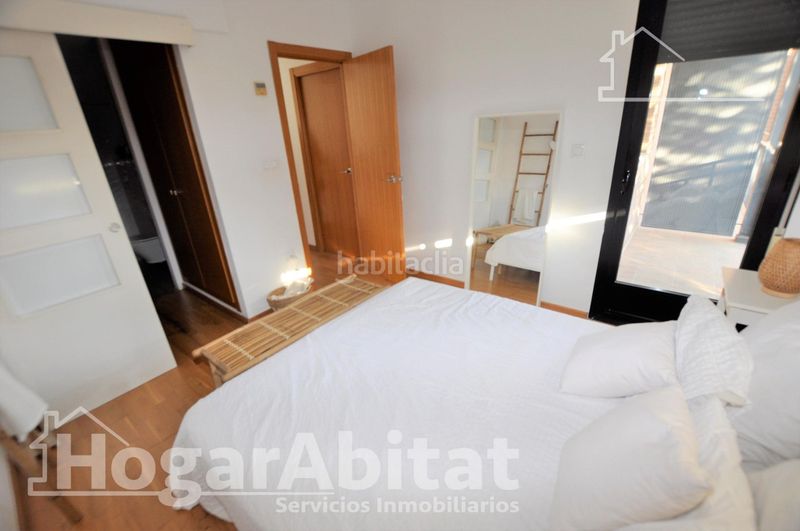 Foto b5ec0fc0-f5f2-4bcb-8cb5-57957c40e55c. Casa adosada gran adosado en residencial, sofisticado y luminoso con garaje y dos terrazas en San Antonio de Benagéber