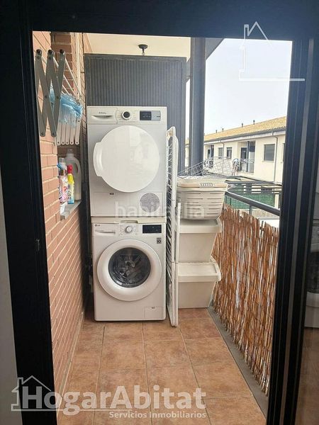 Foto c2578b59-cd92-4b7e-882e-4996e516a0fe. Casa adosada gran adosado en residencial, sofisticado y luminoso con garaje y dos terrazas en San Antonio de Benagéber