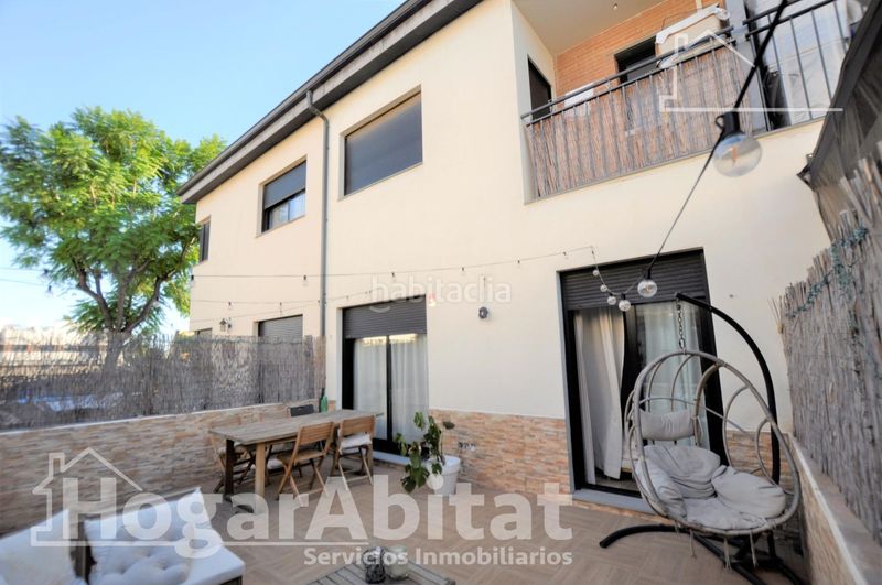 Foto c2c09734-17cf-445e-8a80-fc7c82fd3a2e. Casa adosada gran adosado en residencial, sofisticado y luminoso con garaje y dos terrazas en San Antonio de Benagéber