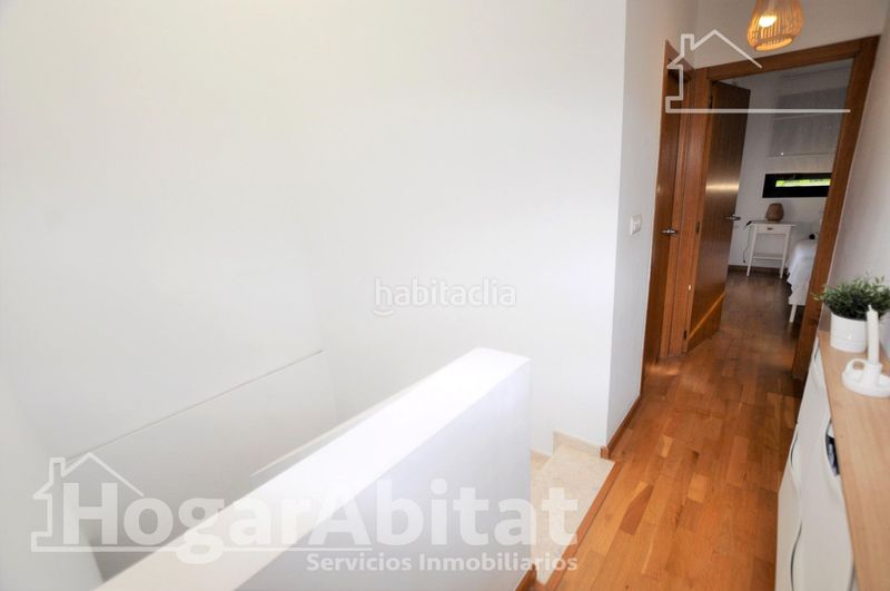Foto d0658e50-fc08-4c91-83d6-97d676933909. Casa adosada gran adosado en residencial, sofisticado y luminoso con garaje y dos terrazas en San Antonio de Benagéber