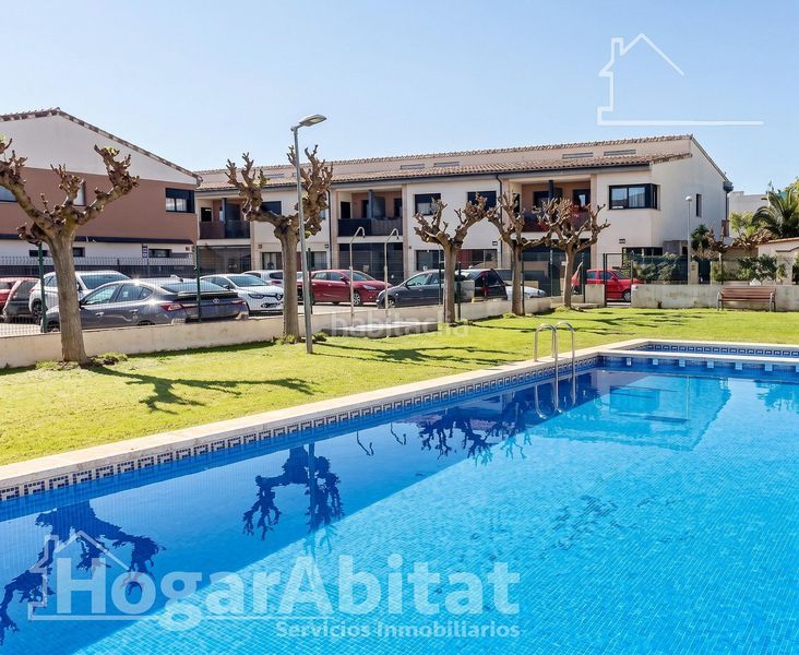 Foto e2cb0252-69e5-496b-baec-038669300fe3. Casa adosada gran adosado en residencial, sofisticado y luminoso con garaje y dos terrazas en San Antonio de Benagéber
