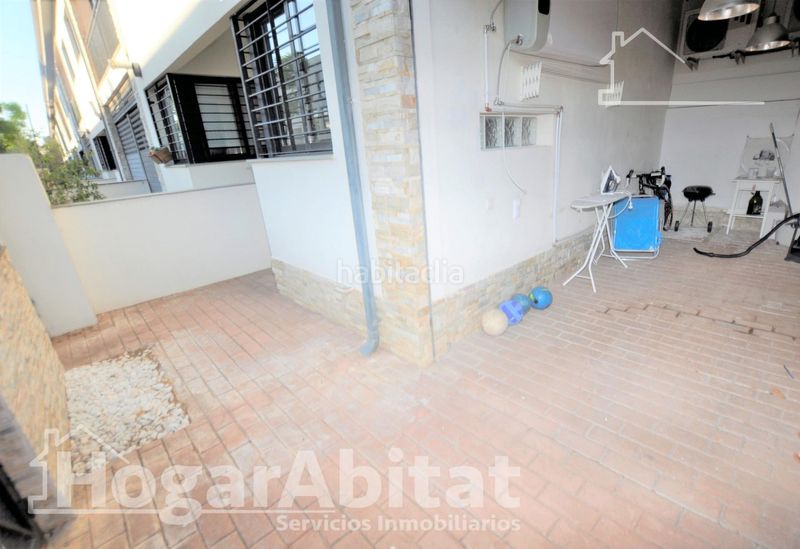 Foto ef26fd2e-3db2-4a8a-b9bc-9c87cb51b11a. Casa adosada gran adosado en residencial, sofisticado y luminoso con garaje y dos terrazas en San Antonio de Benagéber
