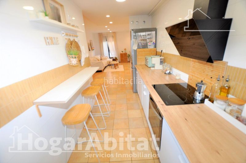 Foto fa4274a0-b26f-468c-aa8b-c8161432bb50. Casa adosada gran adosado en residencial, sofisticado y luminoso con garaje y dos terrazas en San Antonio de Benagéber