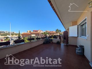 Pis  Avenida de polonia. En residencial, muy amplio con terraza, piscina comunitaria y ga