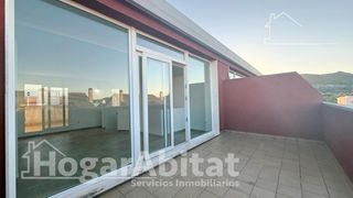 Maison jumelée  Calle les germanías. Amplio adosado con dos terrazas en zona demandada