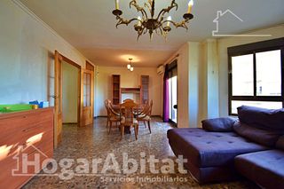 Flat  Avenida del morer. Exterior, central y luminoso con garaje en oliva