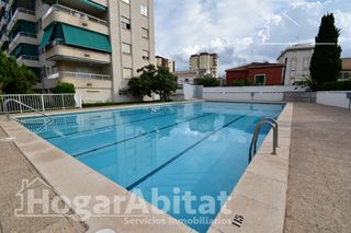 Flat  Calle clot de la mota. Exterior con piscina, garaje y terraza a solo 200 m de la playa