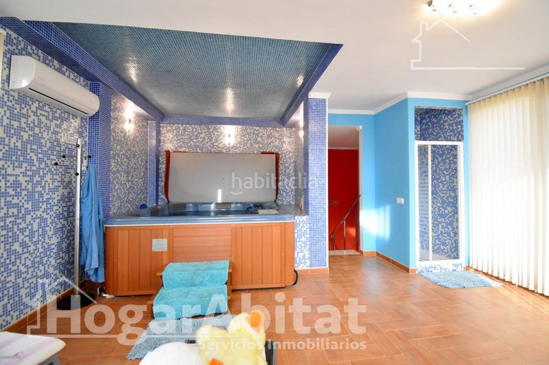 Foto 252ce956-fd2d-4542-a415-e2a6fc944b6d. Casa adossada amb aparcament a Miramar