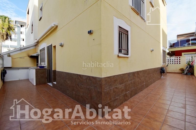 Foto 29974e9f-5164-4593-9bd9-1f7ea1b81e09. Casa adossada amb aparcament a Miramar