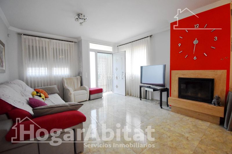 Foto 3fecd7c6-4449-4c8b-8623-5c1a8e68a4b1. Casa adossada amb aparcament a Miramar