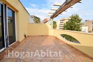 Maison jumelée  Avenida rei jaume i. Adosado esquinero con dos terrazas cerca de la playa