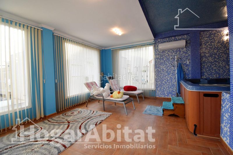 Foto abbd8c44-e37e-4ffa-80c7-c2cb66146888. Casa adossada amb aparcament a Miramar