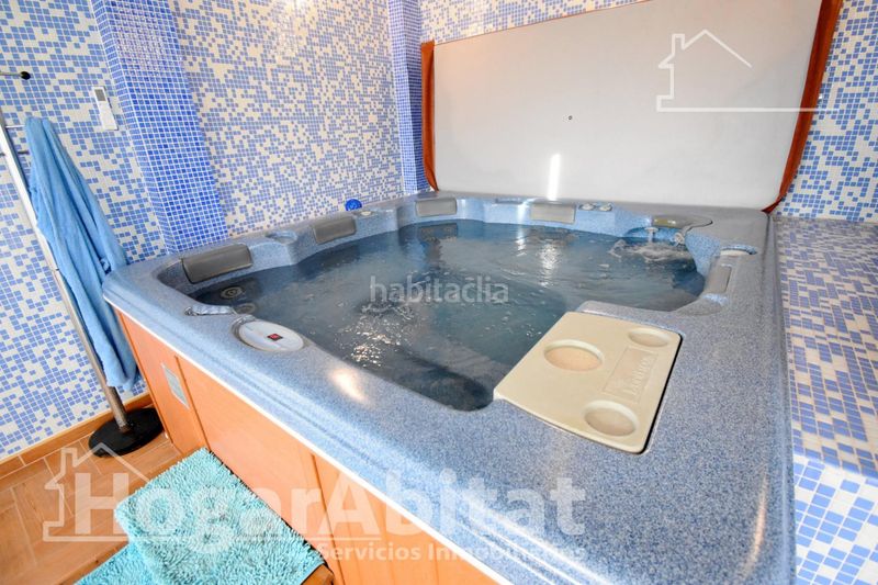 Foto d14b931c-a509-452c-908f-d70813eba87b. Casa adossada amb aparcament a Miramar