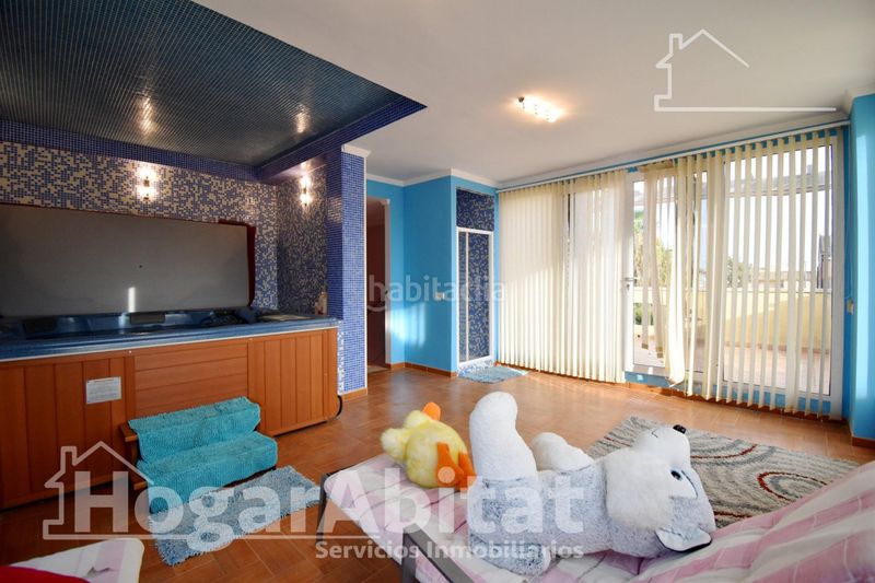 Foto de9b21f2-6179-40e2-8271-5d6f9ffffab2. Casa adossada amb aparcament a Miramar