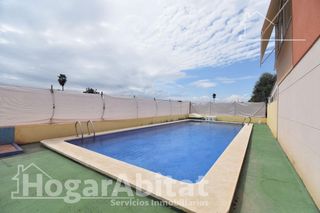 Casa adosada  Catalans. Cerca de la playa! adosado en residencial con terraza, piscina y