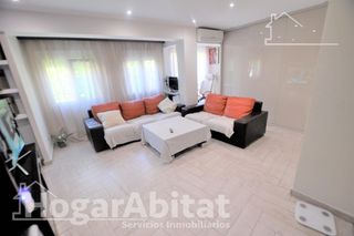 Pis  Avenida burjasot. Luminoso, bonito y reformado con ascensor, sobre la av burjasot