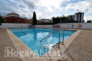 Pis  Calle clot de la mota. Exterior con piscina, garaje y terraza a solo 200 m de la playa