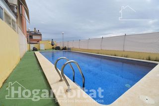 Casa adossada  Catalans. Cerca de la playa! adosado en residencial con terraza, piscina y