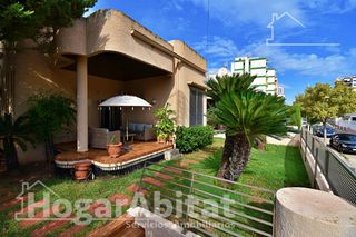 Chalet  Calle las barraques. Chalet con terraza, garaje y barbacoa en la playa de gandía