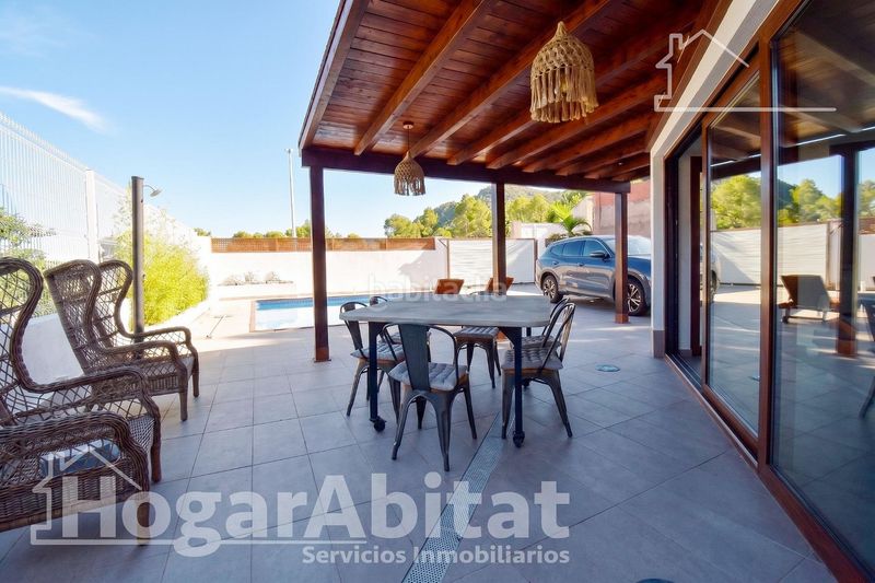 Foto 48e931de-5ac1-4b47-a009-e6cf4e5a8291. Chalet with parking pool in Urbanizaciones Gandia