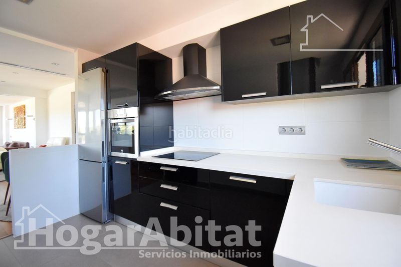 Foto c82e9cf2-475b-4d2b-ba44-176ed0c781c5. Chalet with parking pool in Urbanizaciones Gandia