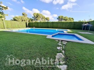 Flat  Calle greco. En residencial con piscina y garaje cerca del mar