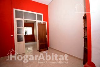 Casa  Calle gomez ferrer. Para reformar en el centro de torrent con patio y terraza