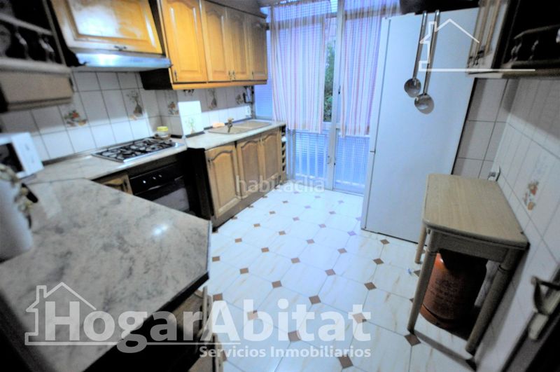 Foto 146604cb-d90f-4bb4-9998-e383a6e2802b. Piso para reformar, luminoso y exterior de tres dormitorios en Valencia