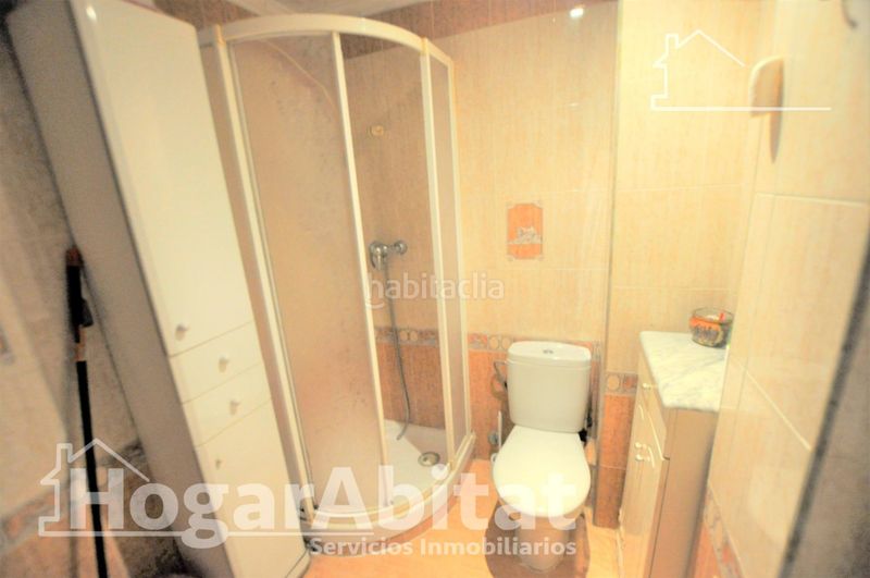 Foto eeff3236-bd7a-4836-984a-08b01a88ffb0. Piso para reformar, luminoso y exterior de tres dormitorios en Valencia
