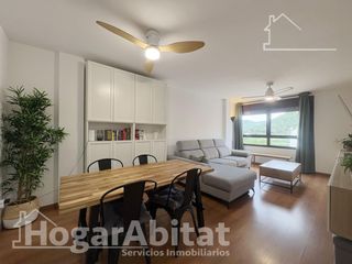 Piso  Avenida san cristóbal. Hogar de lujo! amplio, sofisticado y reformado, con patio y gara