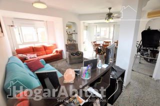 Appartement  Carrer de joan martorell. Luminoso piso esquinero con dos balcones y dos plazas de garaje