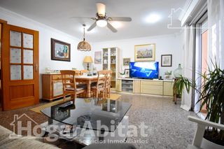 Etagenwohnung  Calle cullera. Confort y vistas al mar en este espacioso piso con balcón, gran