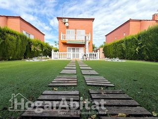 Chalet  Calle 139. Privacidad y vida al aire libre en este exclusivo chalet con jar