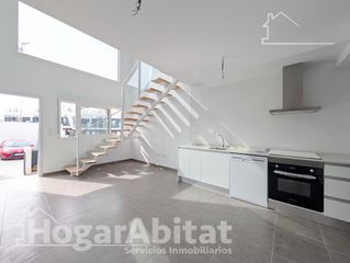 Casa adossada  Calle xipre. Estrena estilo de vida en este moderno adosado con gran porche,