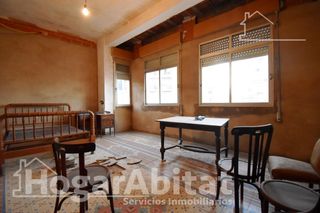 Haus  Avenida verge del castell. Gran casa de pueblo esquinera con trastero y terraza