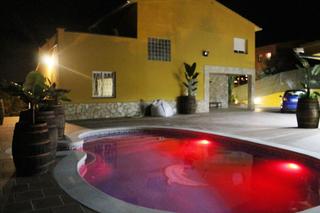 Casa a Lloret Verd - Els Pinars. Villa con piscina, vista mar y montaa en los pinares