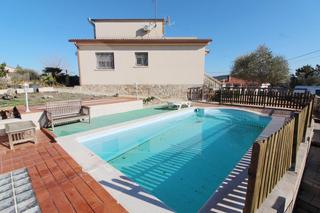 Casa a Carrer pedraforca 29. Casa impecable con piscina y vistas