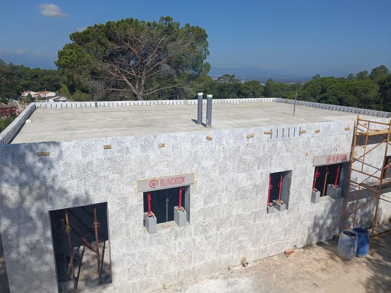 Foto a5fb0fba-3445-4b70-8b1b-b8042e5f0b46. House in carrer falguera 49 in Aiguaviva Parc Vidreres